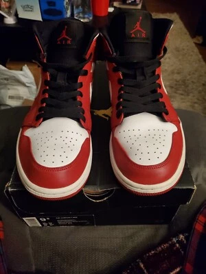 Talla 9.5 - Air Jordan 1 Mid Gym Rojo 2018 Super Limpio 🔥 🔥 🔥  Foto 1 de 4