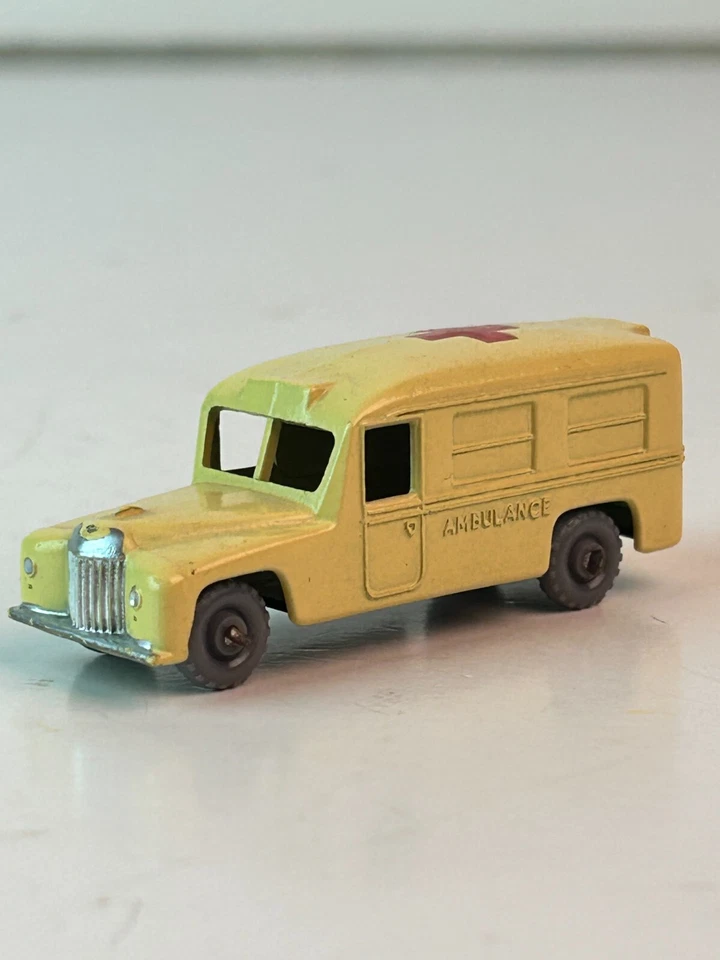 Rueda Matchbox Gris Nº Ambulancia Daimler 14, ruedas de plástico Foto 1 de 4