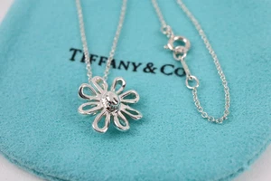 Tiffany & Co. Paloma Picasso Daisy Flower Pendant Necklace 16" Silver 925 - Picture 1 of 10
