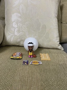 Figura de baloncesto Zuru 5 Sorpresa NBA Ballers Anthony Davis camiseta amarilla visitante - Imagen 1 de 10