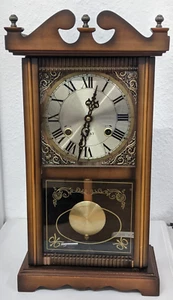 31 Day Wall Clock Key Pendulum Chimes Keeps Time Tested And Working - Bild 1 von 10