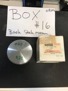 Yamaha OEM piston new 445 11637 00 NIB - Picture 1 of 10