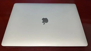 Apple MacBook Pro 15" (256GB SSD, Intel i7, 16GB) - Silver - Minor Screen Halos - Picture 1 of 5