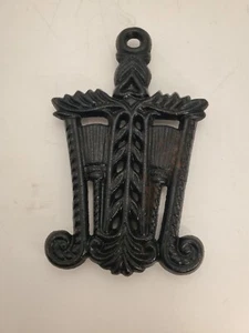 Vintage Wilton Trivet Cast Iron Broom Grain Tassel Footed Kitchen Decor Patina - Picture 1 of 4
