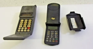 (2) Vintage Motorola Flip Phones Startac - Picture 1 of 4