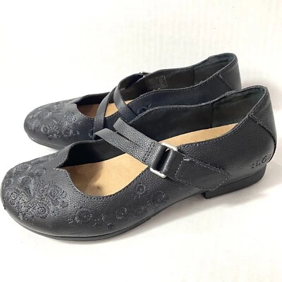 Correa de gancho y bucle Mary Janes bordada deseo negro talla 7 täōs Foto 1 de 4