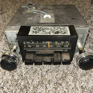1980’s Ford F-150 OEM AM FM Stereo Push Button Car Radio Untested E4AF-19A241-AA - Bild 1 von 8
