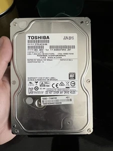 Toshiba DT01ACA100 1 TB 3.5" SATA III 3.5 in Desktop Hard Drive - Picture 1 of 2