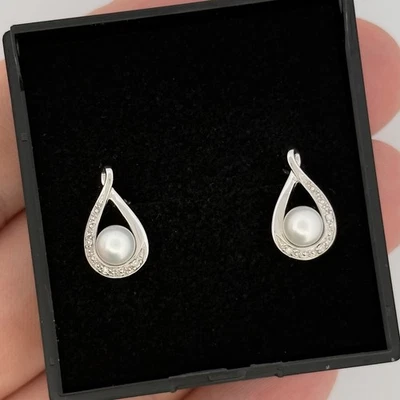 9ct White Gold Pearl & Diamond Cluster Stud Earrings Hallmarked - Image 1 of 4