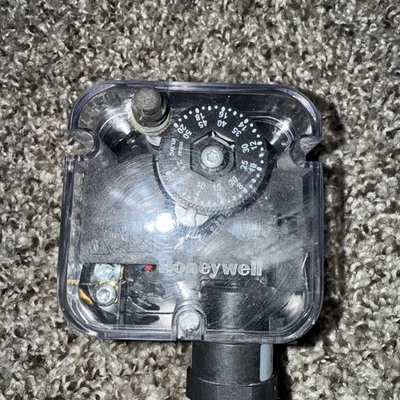 Honeywell Gas Pressure Switch C6097A3012   Used - Image 1 of 4