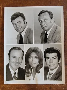 Dan August-Burt Reynolds-Ena Hartman Vintage 1975 ABC Press Photo - Picture 1 of 2