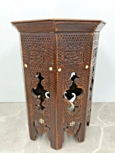 Mesa ocasional pequeña con incrustaciones de madera dura islámica y madreperla de Oriente Medio - Imagen 1 de 7