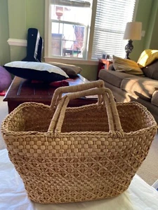 VTG STRAW  HAND WOVEN MARKET TRAVEL BASKET BAG PLASTIC WRAP HANDLE HIPPIE BOHO  - Picture 1 of 8