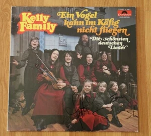 ORIGINAL Autogramme von der Kelly Family. pers. gesammelt auf VINYL 12" EIN VOGE - Bild 1 von 1