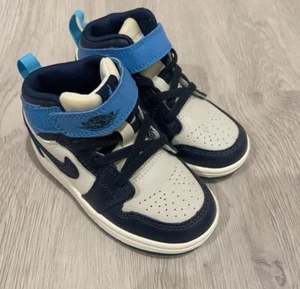 Authentic Nike AIR JORDAN 1 MID GS  kid size 8c new never used - Picture 1 of 4