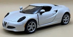 Kinsmart 1:32 Alfa Romeo 4C - White - Picture 1 of 3