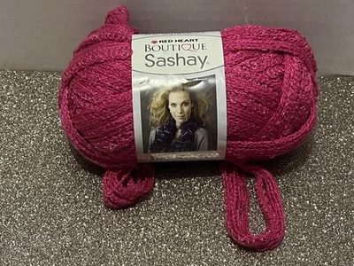 una madeja completa Red Heart Boutique hilo Sashay rosa 1701 Foto 1 de 4