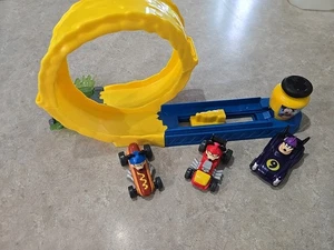 Mickey Mouse Roadster Racers Super Charged Drop and Loop Spielset Track 3 Racer. - Bild 1 von 5