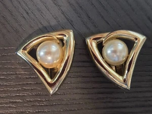 Earrings, Paola Gucci Signed Clip On Earrings, Faux Pearl, Gold Toned - Picture 1 of 4