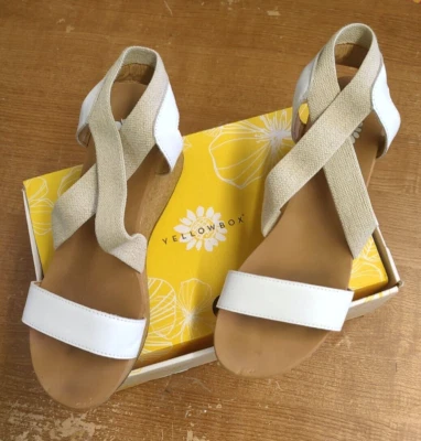 CAJA AMARILLA ABBYLEE SANDALIAS BLANCAS Y TOSTADAS TACÓN CUÑA TALLA 8.5 Foto 1 de 4