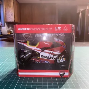 NEW Moto Ducati Desmosedici GP11 - Valentino Rossi 2011 - NewRay - 1:12 - 1/12 - Picture 1 of 6