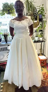 1950s Princess-Style Wedding Dress – Silk Blend Taffeta Classic Bridal Gown - Picture 1 of 22