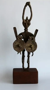 La Nuova Fucina Bronzetti Ferro Batutto Bronzo Scultura Eroe 4 Occhi e 4 Braccia - Foto 1 di 3