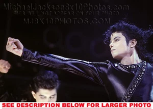 1xFOTO RARA MICHAEL JACKSON 1988 ARM OUT ON STAGE - Imagen 1 de 1