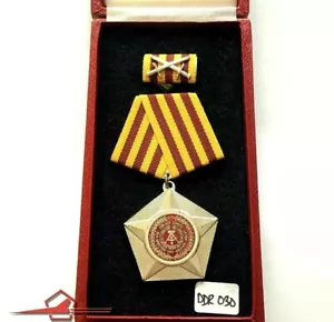 DDR ORDEN KAMPFORDEN VERDIENSTE VOLK UND VATERLAND SILBER KLASSE GLATTE DDR 030 - Picture 1 of 5