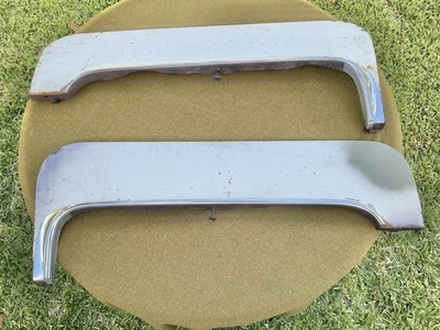 1967-68 CADILLAC COUPE OR SEDAN DEVILLE FLEETWOOD FENDER SKIRTS PAIR WITH TRIM — 第 1/4 张图片