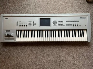 Korg TRITON 61  - Picture 1 of 9