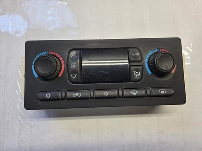 2003-2004 Chevrolet Silverado 2500 Heat/AC Controller, ID: 15137655, Scuffs. Foto 1 de 4