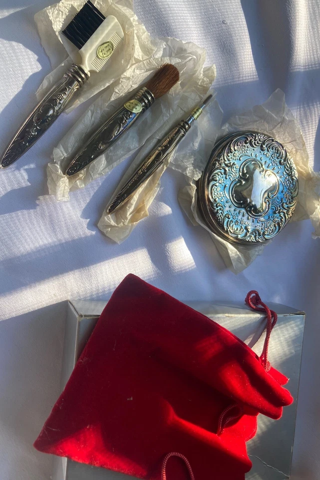 Антикварное полотенце из 4 предметов посеребренный набор для туалетного столика - 3 кисти и компактное зеркало - Изображение 1 из 4