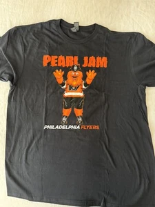 New Official Pearl Jam Large 2023 Tour Shirt Event Concert PJ Philly Gritty Phil - Picture 1 of 5