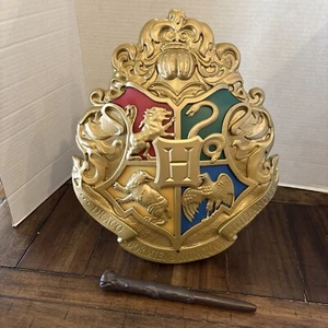 Harry Potter Hogwarts Crest Light w/ Wand (Wand Turns on Light) Wizarding World - Picture 1 of 8