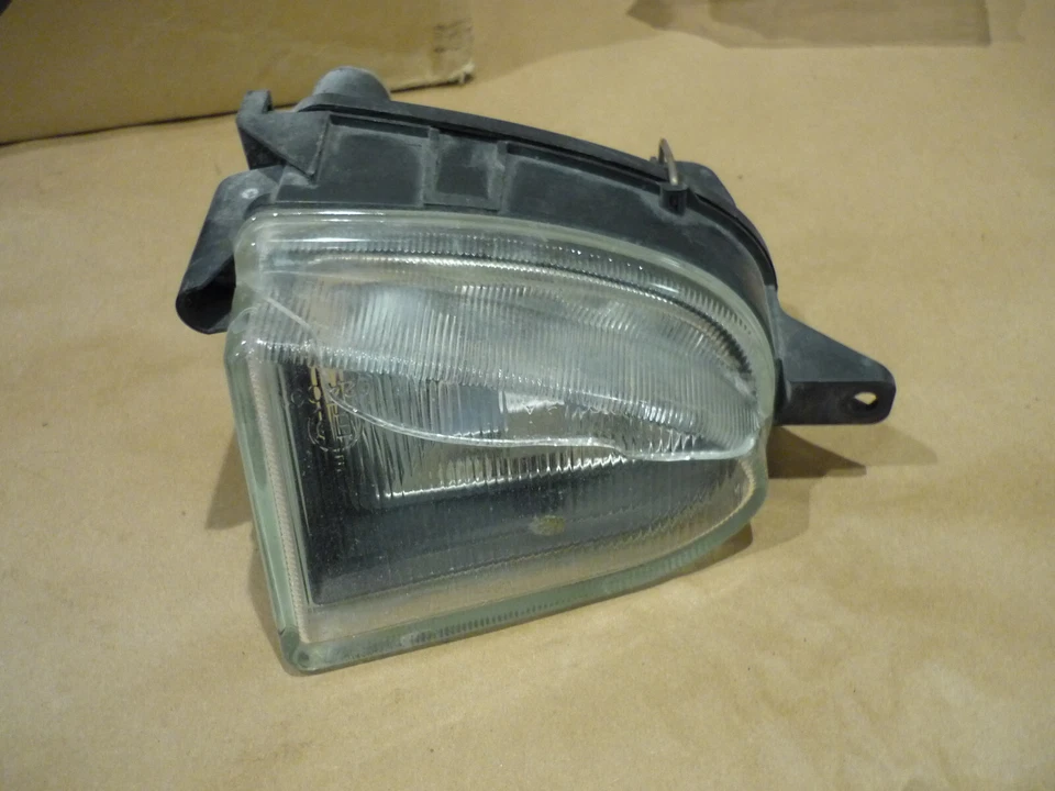 Ferrari 550 - Luz antiniebla con lente agrietada - P/N 168229 Foto 1 de 4