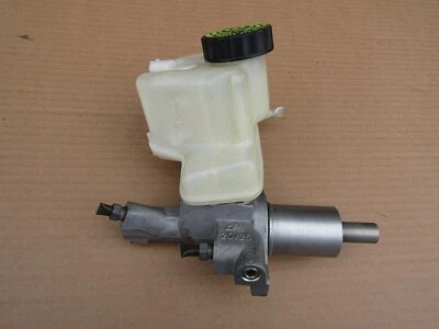 Mercedes Benz C63 AMG W204 2011 Brake Master Cylinder A2044300102 - Image 1 of 4