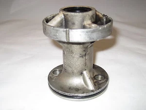 Johnson Evinrude Outboard Bearing Housing Ay 433428 - Picture 1 of 6
