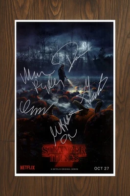 Póster de película firmado por Stranger Things 2 11x17 con certificado de autenticidad - recuerdos auténticos Foto 1 de 2