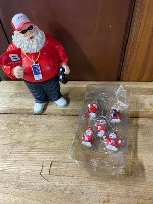 Figura de Papá Noel Roja NASCAR #8 Dale Earnhardt Jr. y adornos Foto 1 de 4