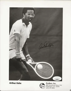 Arthur Ashe REAL hand SIGNED Photo JSA COA Autographed Tennis Player Wimbledon - Picture 1 of 2