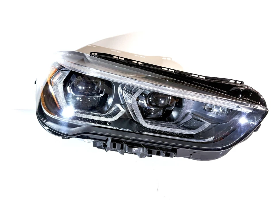 Faro derecho BMW X1 2021 LED con xenón adaptativo 63,11-7472260-06  Foto 1 de 4