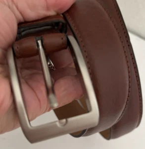 New DOCKERS Men 32/80 S/M Smooth Brown LEATHER BELT Pewter Buckle 1.25"W 30-34" - Picture 1 of 15