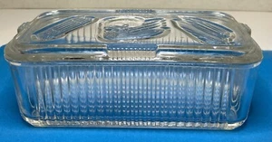 Caja de refrigerador transparente acanalada de vidrio federal vintage verduras en relieve en la tapa - Imagen 1 de 11