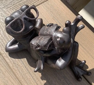 Resin Frog Laying Down/Garden Decor - Picture 1 of 7