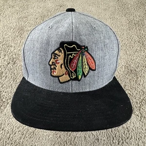 Chicago Blackhawks Hat Cap Snap Back Mens Gray Black NHL Hockey Flat Bill - Picture 1 of 9