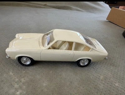 Chevy Vega 1972 MPC raro blanco roto, modelo promocional de distribuidor de plástico, suelto 1:25 Foto 1 de 4