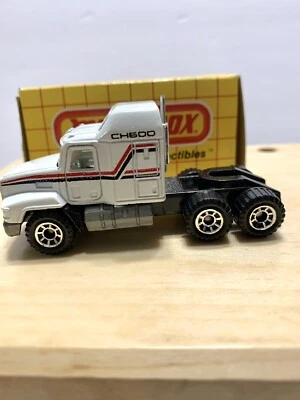 Полукабина грузовика 1990 Matchbox White Mack CH-600 - Макао масштаб 1:97 - Изображение 1 из 4