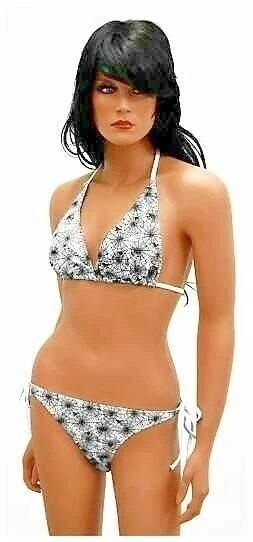 Bikini mit gruseligen Spinnennetzen, Bikini with creepy spider webs - Bild 1 von 1