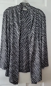 Túnica Chico's negra gris estampado frente abierto encogerse de hombros talla 2 - Imagen 1 de 4